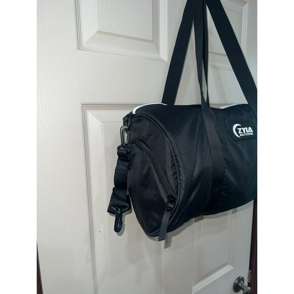 New Zyia Active Black Duffel Gym Bag With Adjustable Strap & Multiple Compartmen - Picture 3 of 11